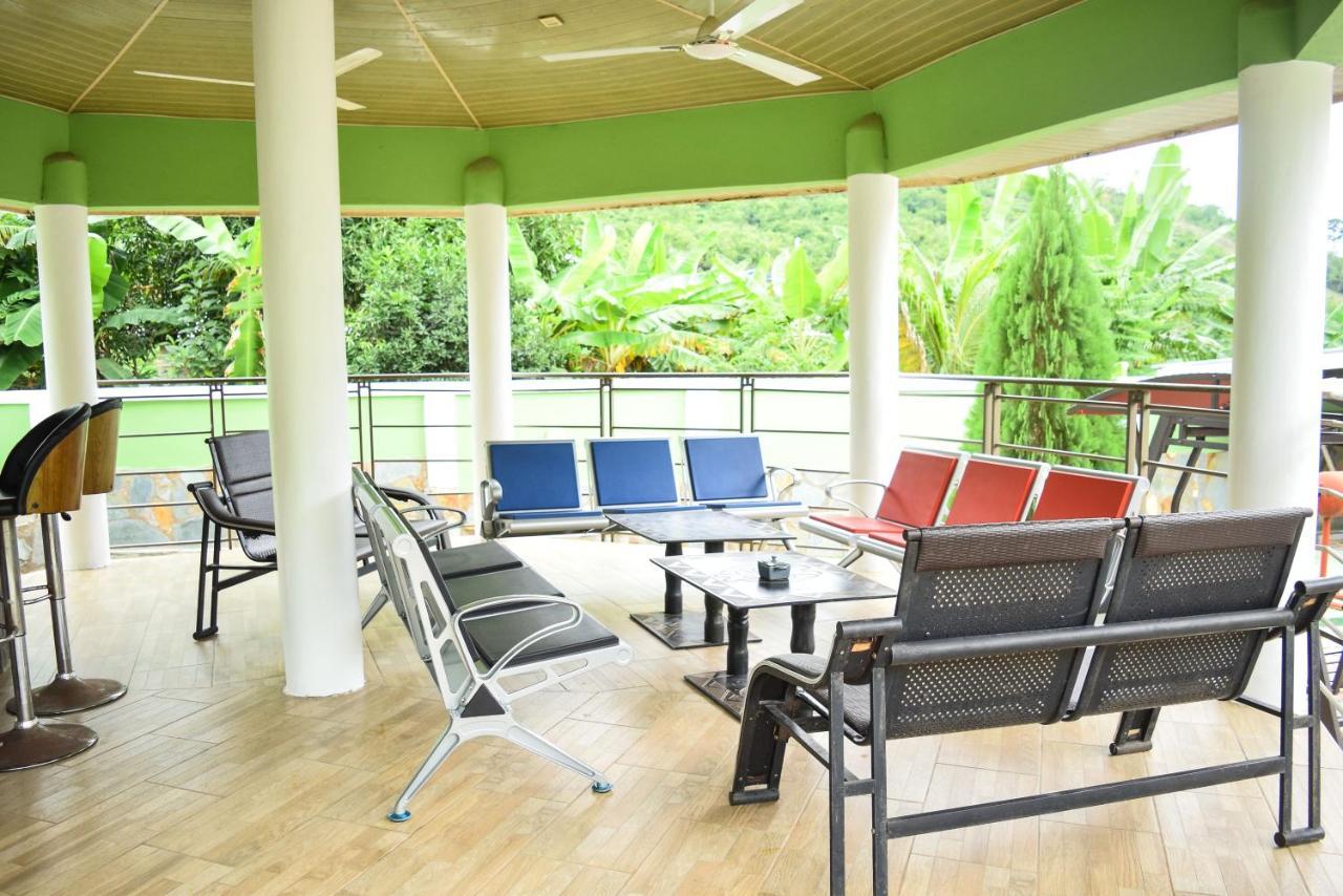 3A'S Guest House Akosombo Eksteriør billede